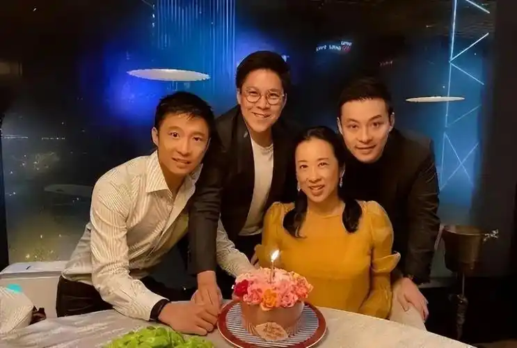 霍启山章子怡 霍启山的妻子叫什么名字 - 百科叔叔