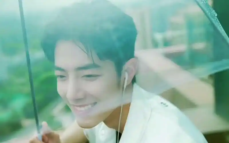 肖战 你的#治愈系笑容 可以温暖一切.