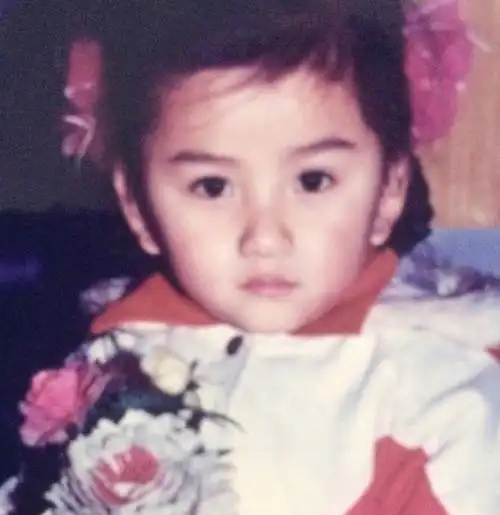 赵丽颖小时候竟然和中国最贵的美少女漫画家撞了脸!