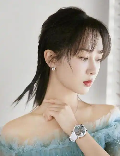 试试这4种"刘海"发型,更减龄显脸小