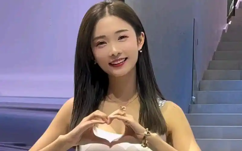 网红美女车模 李凉凉 来自重庆的大美妞