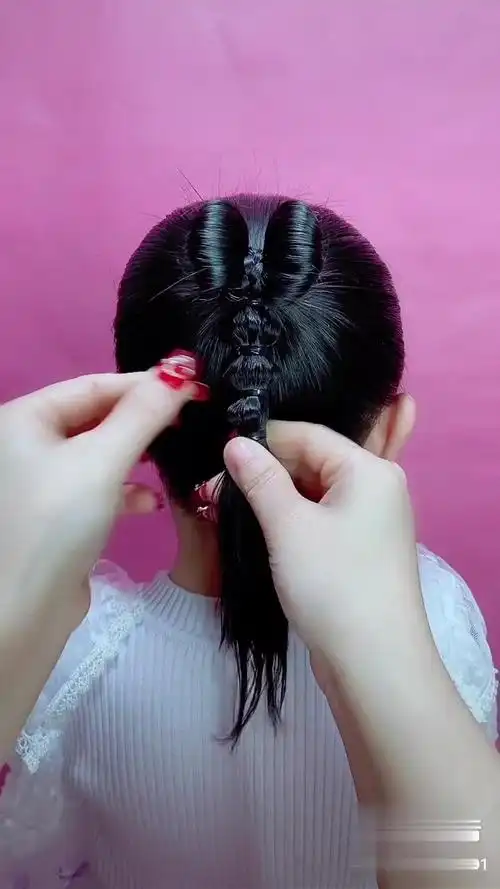 6-10岁中长发的宝贝扎个简单漂亮的元宵节发型 编发教程 元宵节发型