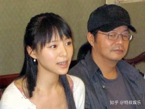 然而刚结束和顾长卫的绯闻,张静初很快便和导演章家瑞传出恋情.