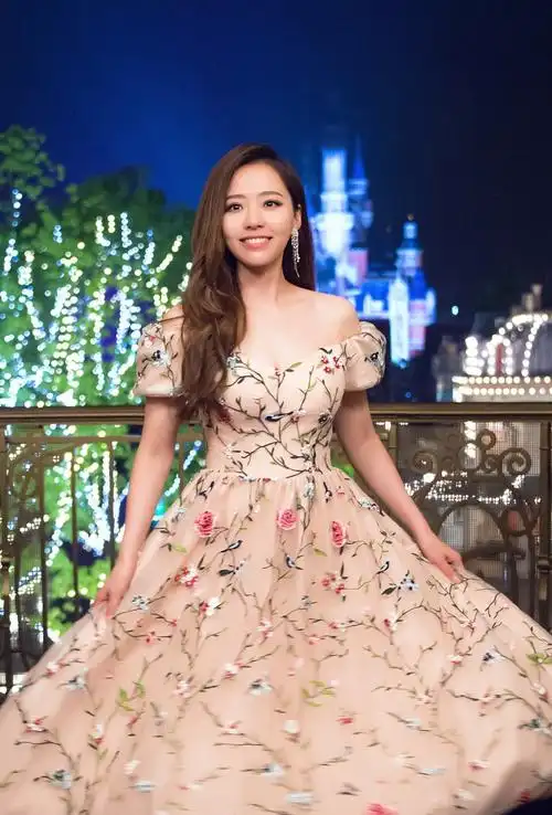 p>张靓颖(jane zhang),1984年10月11日出生于四川省成都市,中国流行