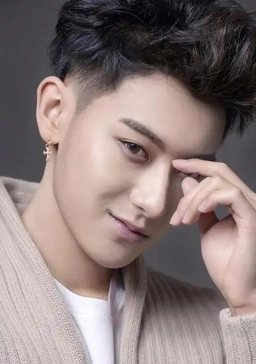 黄子韬的真正的女朋友是谁啊 黄子韬女朋友金敏贤个人资料ins被扒