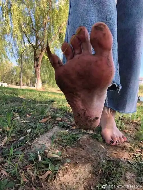 男人的相册-我觉得姑娘的脚脏一点是很性感的-1