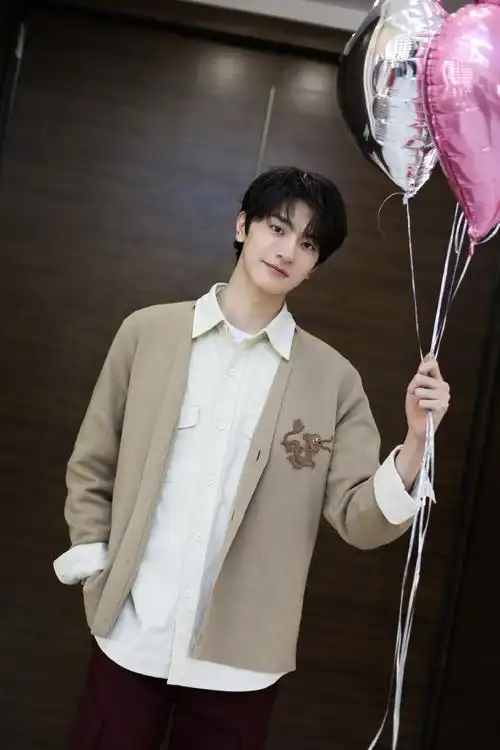 林一周也hi6合体拜年##林一你好星期六