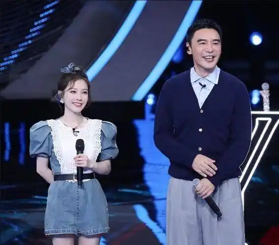 《我们的歌》陈小春晋级被质疑是"保送",张碧晨被淘汰引不满_争议