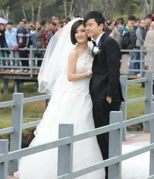 快男王栎鑫大婚 盘点已婚选秀男星媳妇哪家最漂亮?