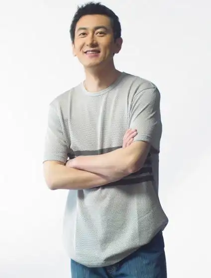 主持人鲁健图片央视主持人图片