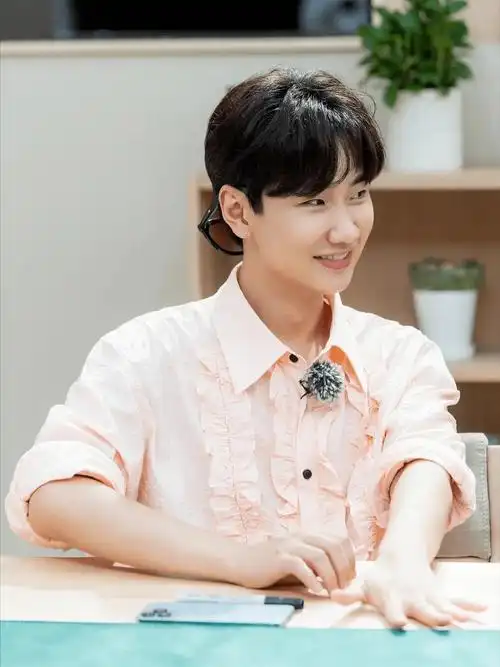 汪苏泷:长着娃娃脸的80后歌手,疑似恋情遭冷遇,却掀起顶流之争_网友