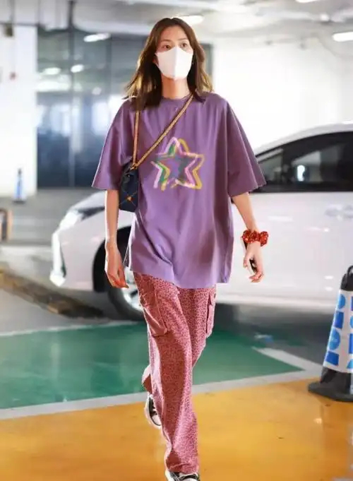 刘雯不愧是超模,夏季造型气场十足,每一组搭配都很有魅力