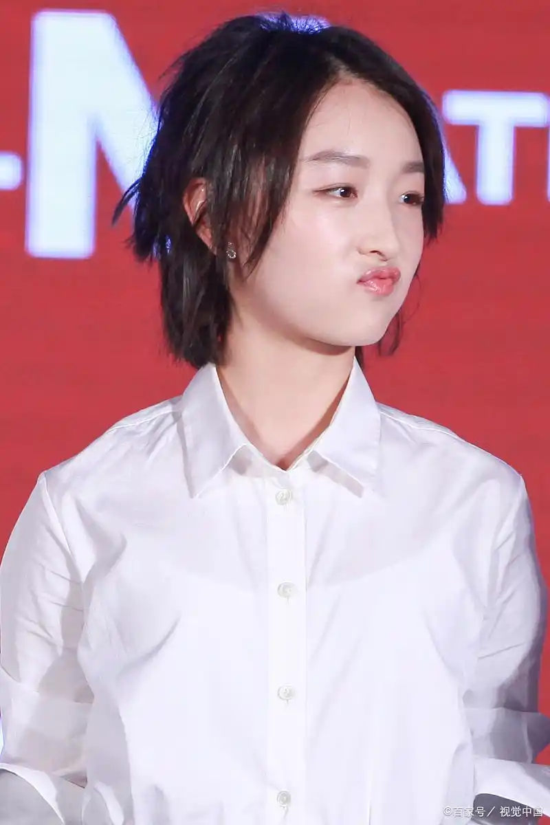 乐观开朗周冬雨,不管怎样都面带笑容,唯美图片!