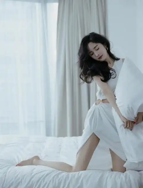 杨幂艳美绝伦香艳夺目性感撩人