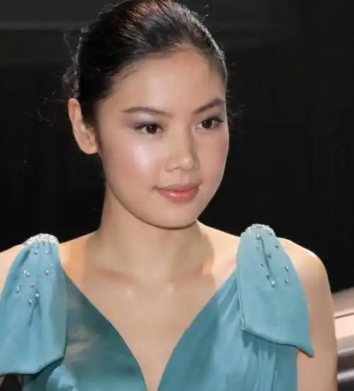 了42岁天王,4年榨干丈夫7亿家产,现如今却胖成球_婚姻_乐基儿_黎明