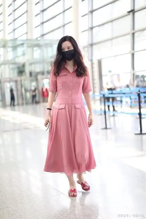 衣服颜色搭配#粉色纱裙配什么颜色上衣好看