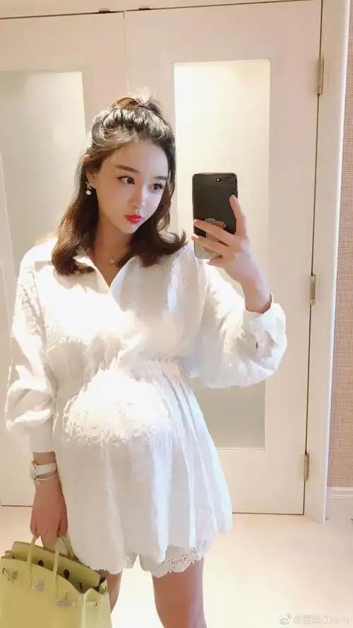 王思聪旧爱雪梨即将荣升为妈妈晒33周孕肚照美得窒息