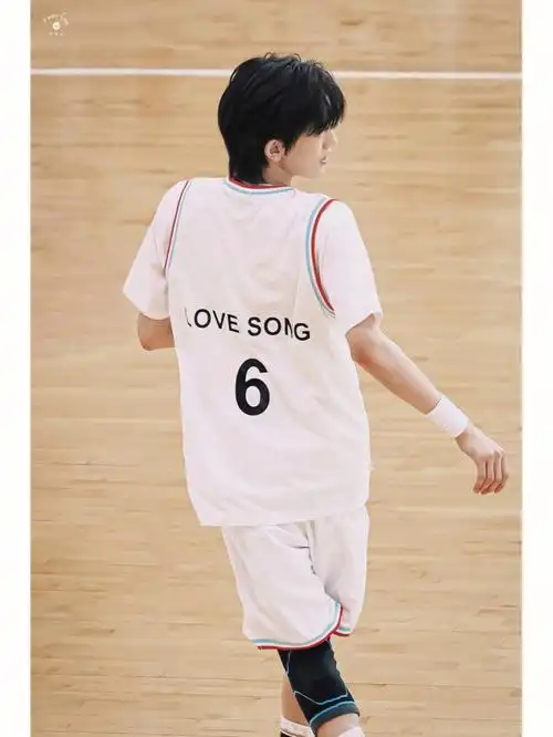 宋亚轩 #tf家族夏季运动会  宋亚轩夏季运动会篮球part 图源:01