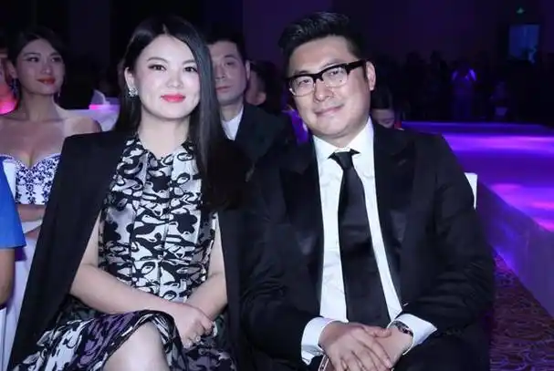 李湘王岳伦带女儿游爱丁堡王诗龄一身穿搭4万和爸爸更有话聊