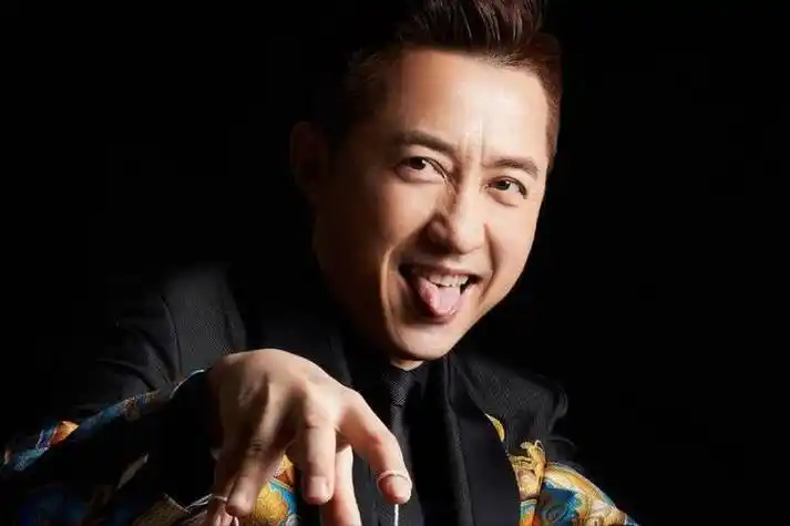 庾澄庆个人资料简介(与伊能静离婚13年,二婚娶小13岁娇妻,60岁的