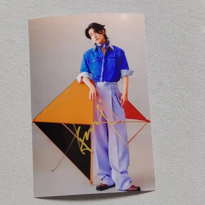 2024年嘉人开年刊封面 新旅程 肖战亲笔签名6寸照片#亲笔 - 抖音