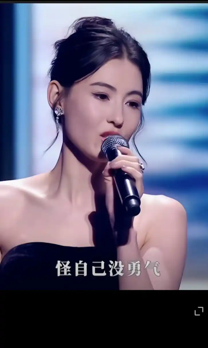 张柏芝在音乐晚会唱起星语心愿 20年前她长这样,现在还是这样 岁月