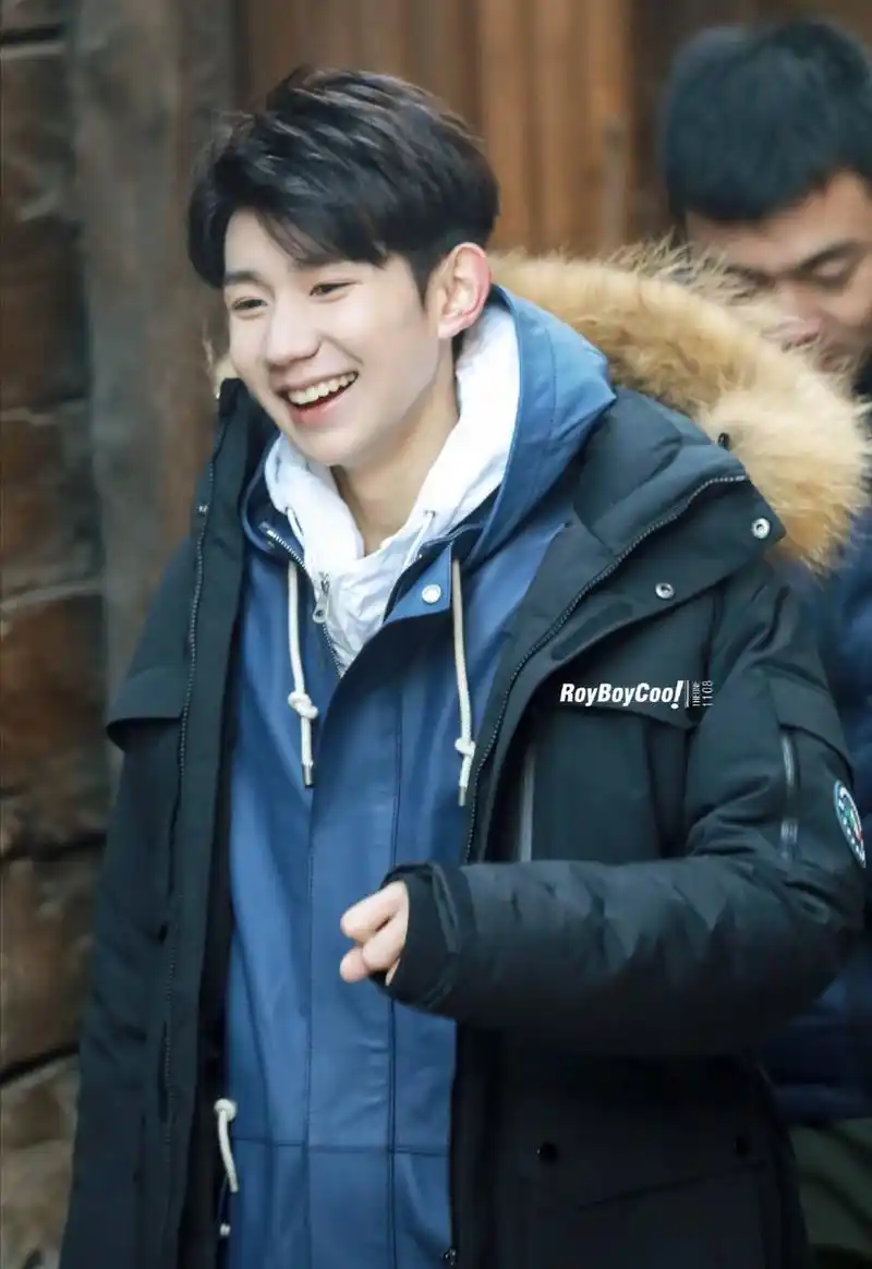 【王源  温柔笑意】  你嘴角的温柔笑意 是我倾尽全力也要守护的东西