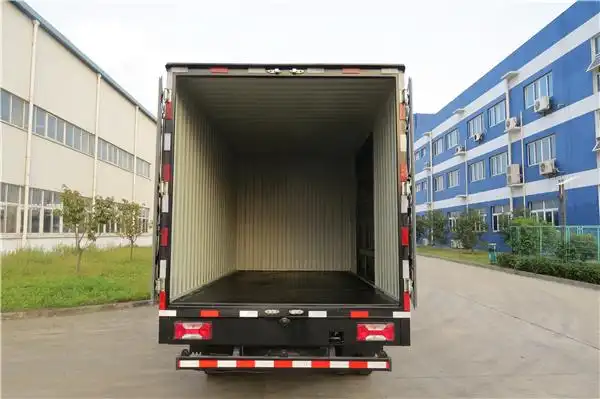 超越4.2瓦楞板厢货