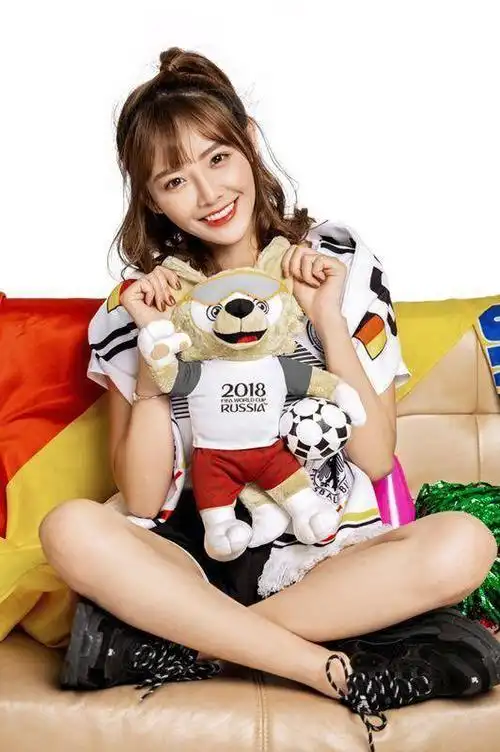 与薛之谦同台,和李玉刚合唱,酷狗主播兔子牙圈粉700万