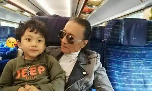 谢贤谈自己的儿子谢霆锋,认为他做的最孝顺的事情,就是这件事_人物