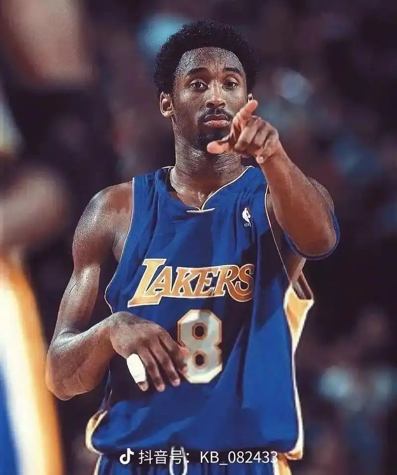 素描作品《科比·布莱恩特》 - 抖音