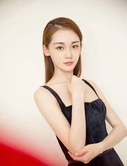 被冯小刚点名的女演员,当真红不了吗?