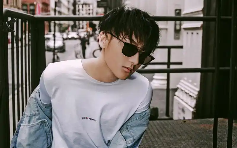 黄子韬时尚帅气写真