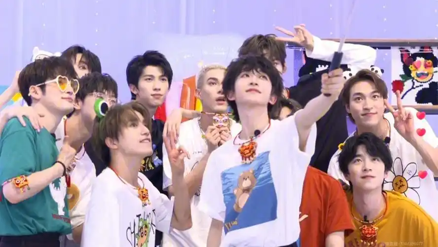 祝贺into1成团100天