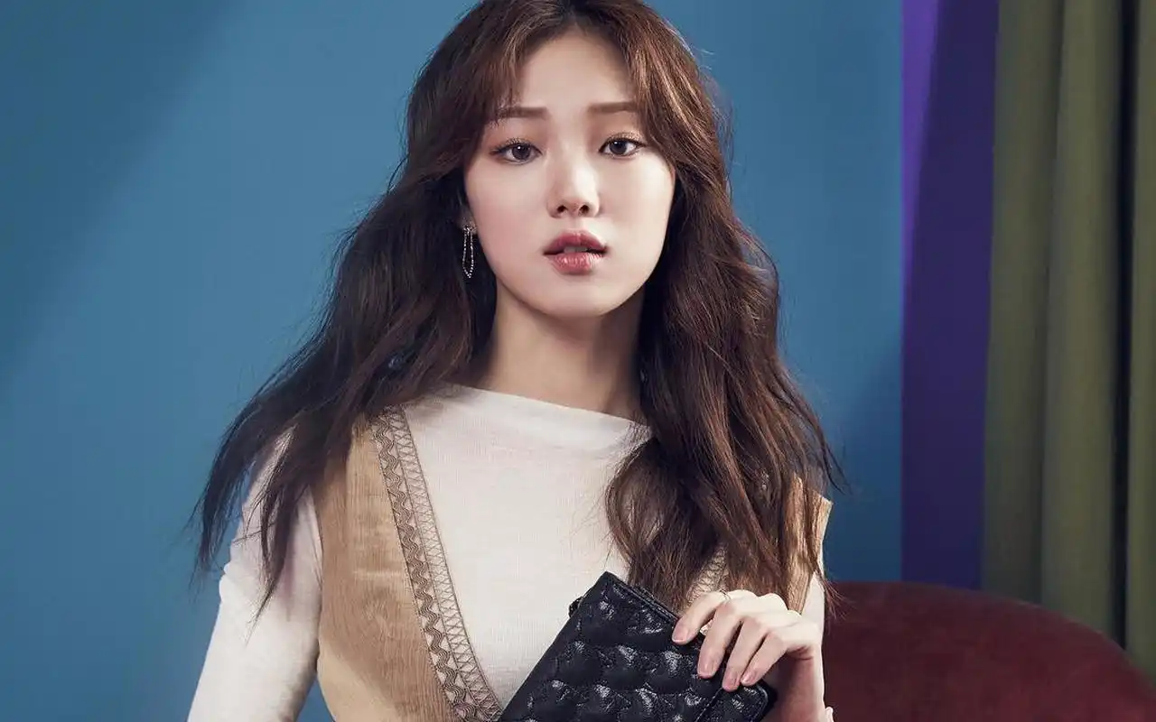 李圣经时尚性感写真图片桌面壁纸高清大图预览1280x800_日韩明星下载