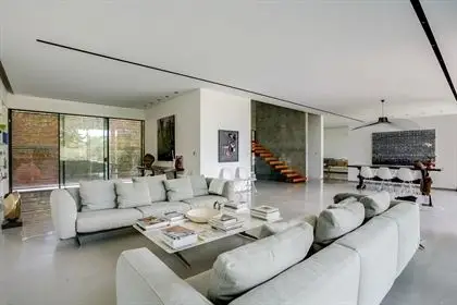 房子:600 平方米