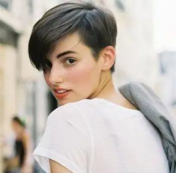 软妹刘海鬓角怎么剪 女学生剃鬓角短发发型