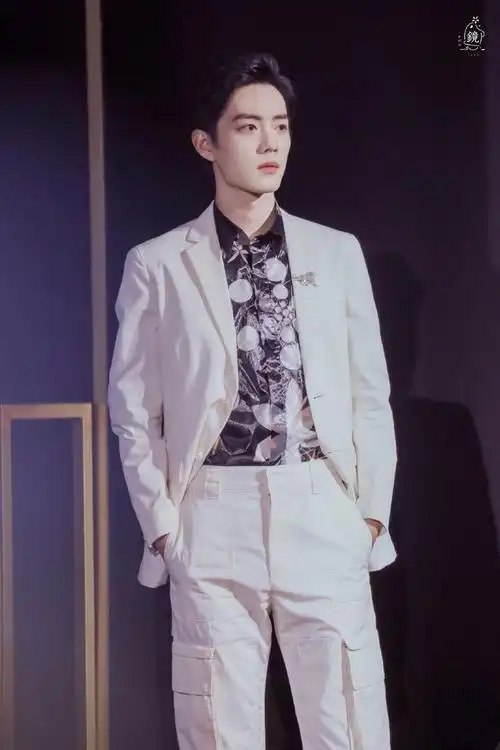 肖战白色西装风度绅士