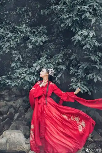 嘉兴约拍 #杭州约拍# ——「长歌」红衣佳人白衣友,朝与同歌暮同酒.