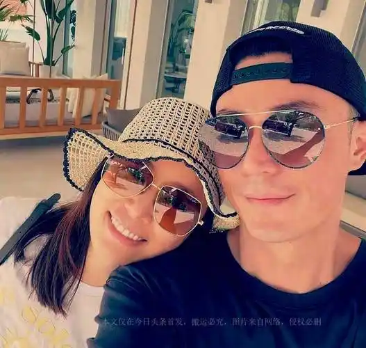 林心如晒与霍建华合照穿时尚趴浮板上好惬意,躺沙滩椅上秀身材_篇文章