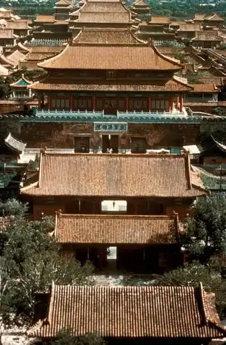 原创老照片:1973年的北京故宫 游客还可以进到金銮宝殿