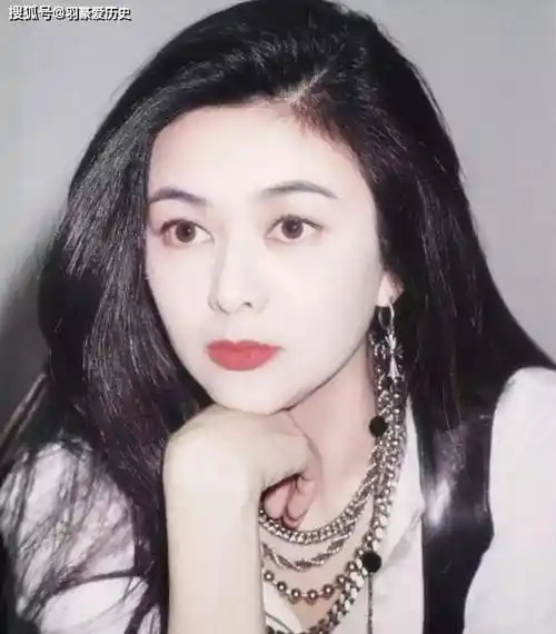 关之琳巅峰期魅力有多惊人?一睹她的泳装照,才领略何为女性韵味!