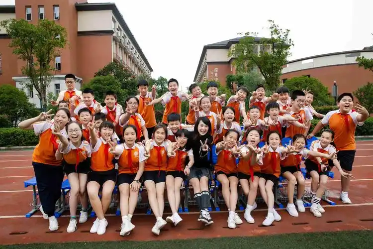 最美毕业照——长郡学校六年级八班毕业照