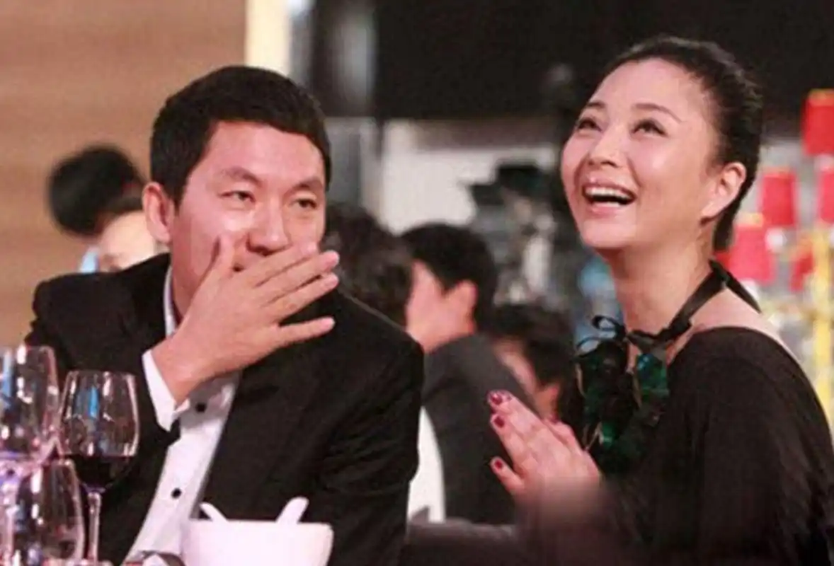 2010年李小冉被孙东海用艾滋针头抵喉李小冉求你放过我