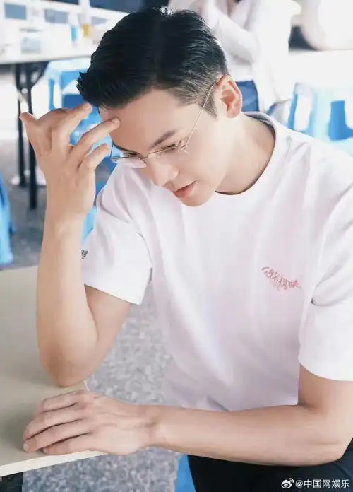 陈伟霆三七分背头造型##陈伟霆没有技巧就是硬帅