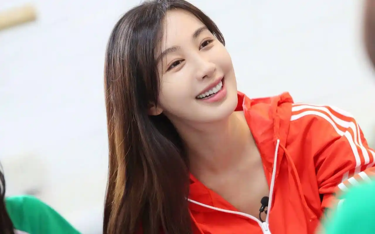 后来,李菲儿和杨颖在微博对骂,也不了了之.