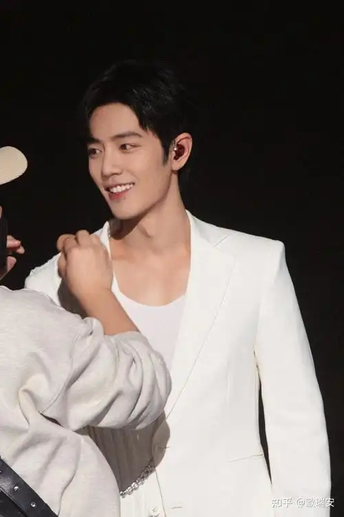 我粉上肖战以后负面变化很多我不想再喜欢他了太烦希望各位过来人分析