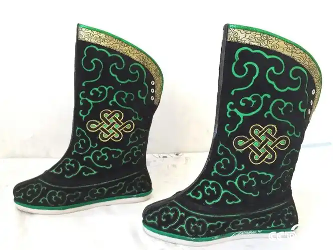 科尔沁蒙古人的传统绣花布靴