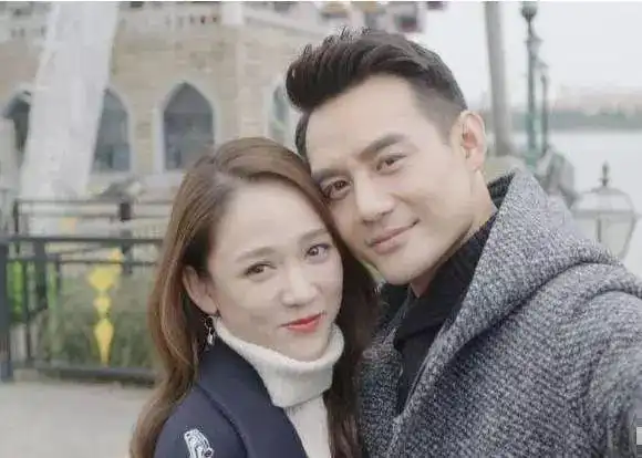 王凯恋情最新曝光兜兜转转还是她网友你不是请病假了吗