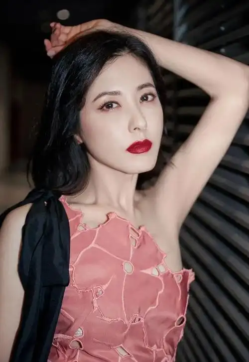 曾黎上综艺被医生认为顶多30岁,还说曾黎要是好好调理一下,会更年轻.